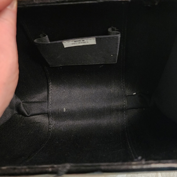 VINTAGE 70s Silk Blend Leather Shoulder Bag Made in the Philippines Gold Chain - Picture 8 of 11